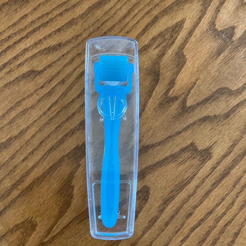 Rodan + Fields Redefine Micro-Exfoliating Roller - Picture 5 of 5